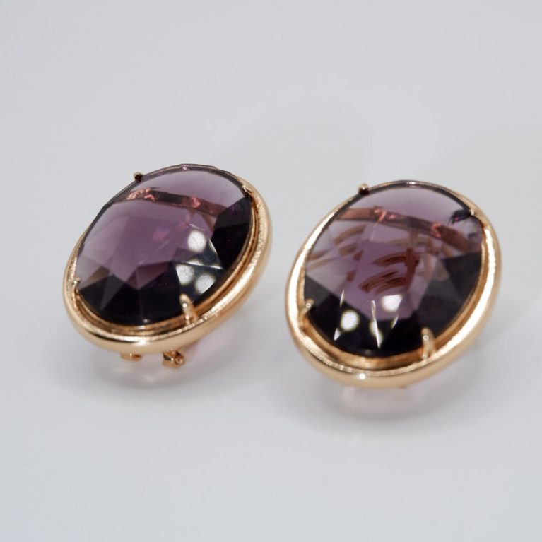 Pendiente ovalado con piedra amatista