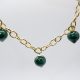 Collar dorado con tres piedras naturales malaquita