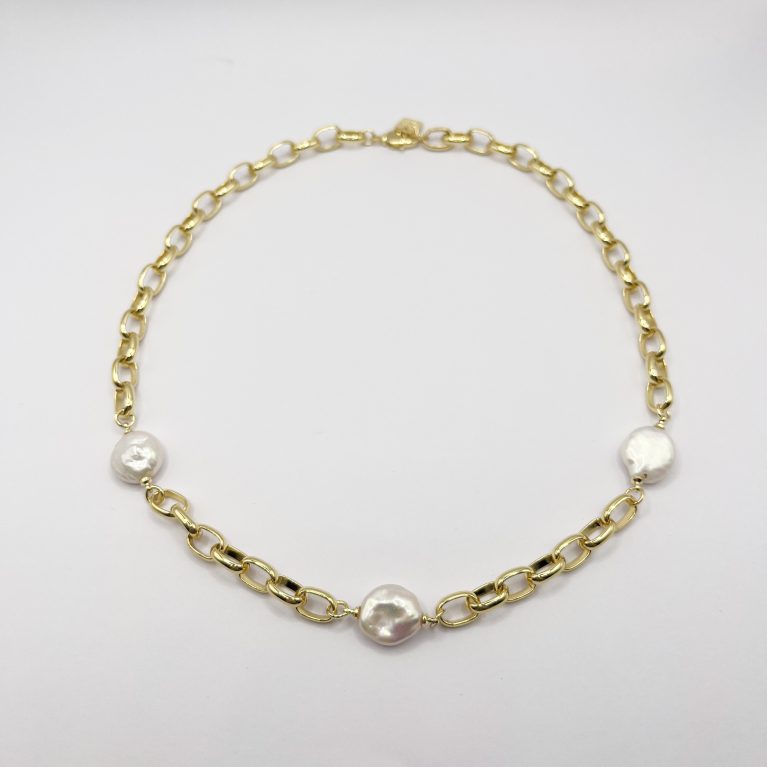 Collar bañado en oro 18k y perlas naturales