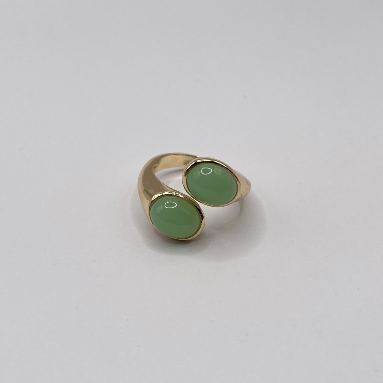 Anillo ovalado ajustable bañado en oro 18k ágata verde natural